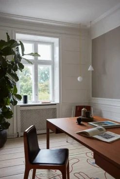 Minimalistischer Moderner Schreibtisch aus Nussholz von Pedro Sotomayor