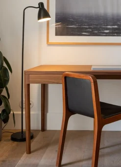 Minimalistischer Moderner Schreibtisch aus Nussholz von Pedro Sotomayor