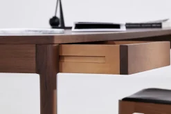 Minimalistischer Moderner Schreibtisch aus Nussholz von Pedro Sotomayor