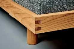 Minimalist L 09H Tagesbett aus Elm, Pierre Chapo, Frankreich, 2018 zugeschrieben
