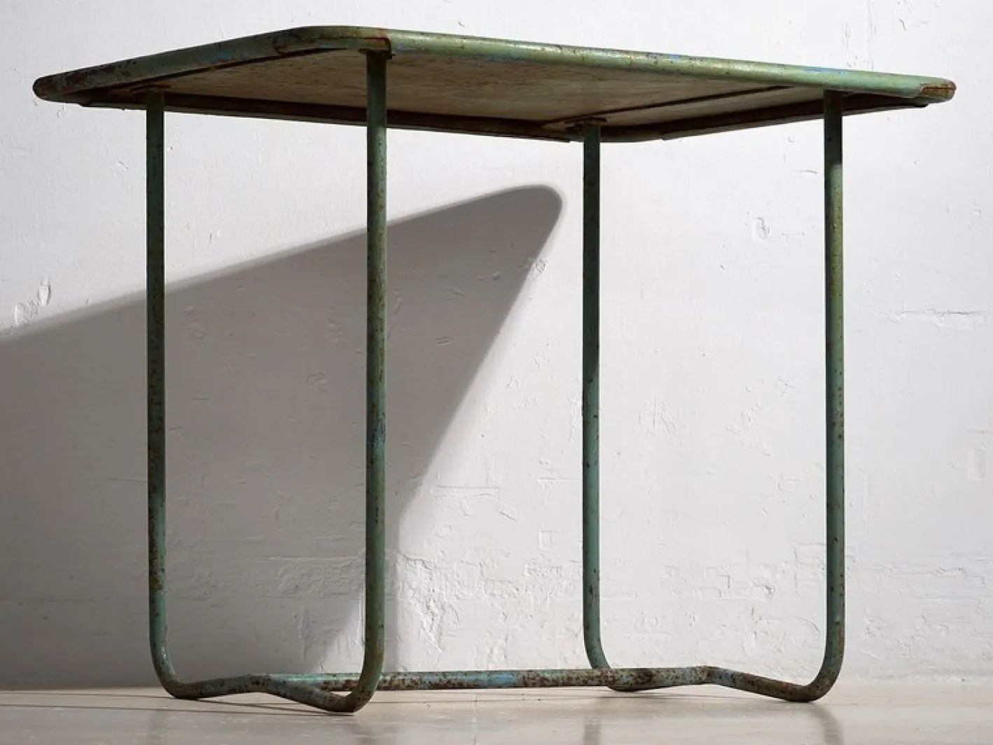 Mintgrüner Gartentisch, 1920er