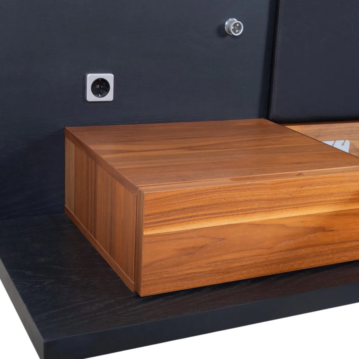 Mioletto Holzbett aus Leder von Hülsta