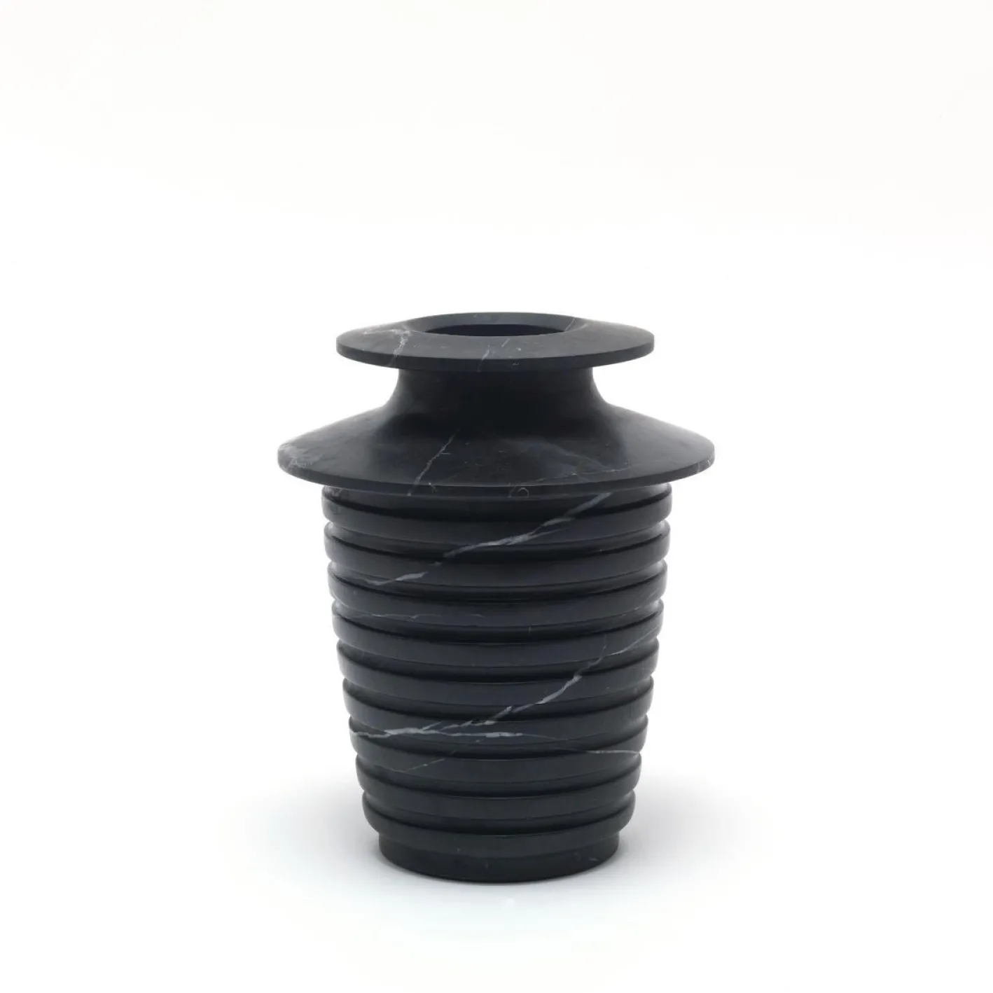 Mittelgroße Capua Vase von Ivan Colominas