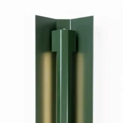 Mittelgroße Misalliance Ral Wandlampe in Flaschengrün von Lexavala