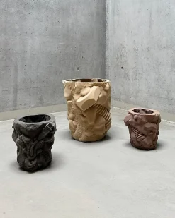 Mittelgroßer Sand Container Skulpturaler Übertopf aus Quarzsand von Jacob Egeberg