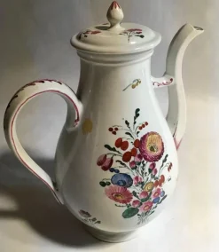 Mittleres 18. Jh. Porzellan Kaffeekanne mit Blumendekor von Richard Ginori, 1750