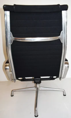 Modell EA124 Drehstuhl mit EA125 Fußstütze von Charles & Ray Eames von Vitra, 1950er, 2er Set