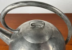 Moderne Dekorative Mid-Century Teekanne aus Zinn von Skurdal Pewter, 1960er