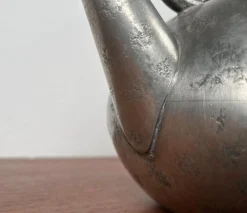 Moderne Dekorative Mid-Century Teekanne aus Zinn von Skurdal Pewter, 1960er