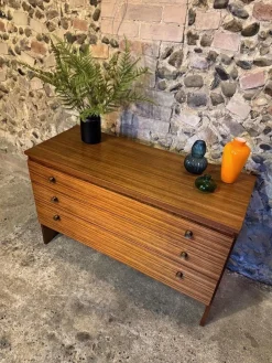Moderne dänische Mid-Century Kommode aus Teak von Meredew, 1960er