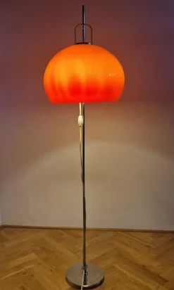 Moderne Midcentury Stehlampe von Guzzini, 1970er