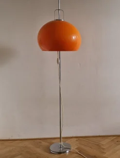 Moderne Midcentury Stehlampe von Guzzini, 1970er