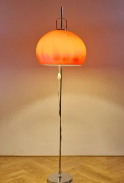 Moderne Midcentury Stehlampe von Guzzini, 1970er