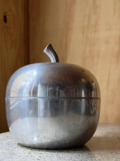 Moderner italienischer Mid-Century Eiskübel aus Aluminium in Apfel-Optik mit strukturiertem Stiel, 1960er