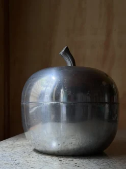 Moderner italienischer Mid-Century Eiskübel aus Aluminium in Apfel-Optik mit strukturiertem Stiel, 1960er