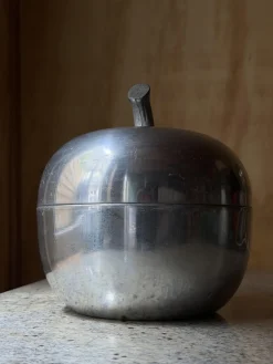 Moderner italienischer Mid-Century Eiskübel aus Aluminium in Apfel-Optik mit strukturiertem Stiel, 1960er