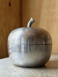 Moderner italienischer Mid-Century Eiskübel aus Aluminium in Apfel-Optik mit strukturiertem Stiel, 1960er
