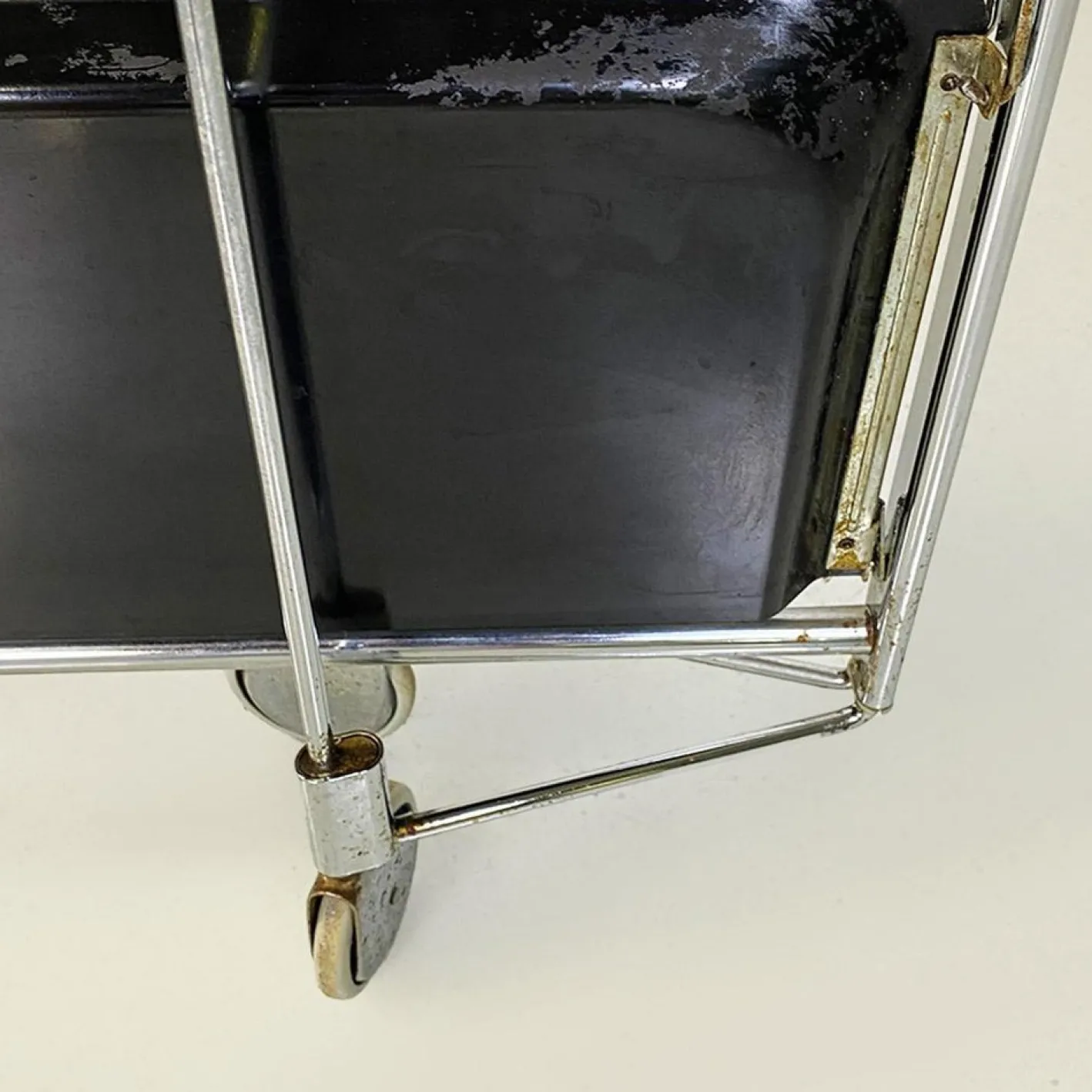 Moderner italienischer Mid-Century Servierwagen aus Metall & schwarzem Kunststoff, 1960er