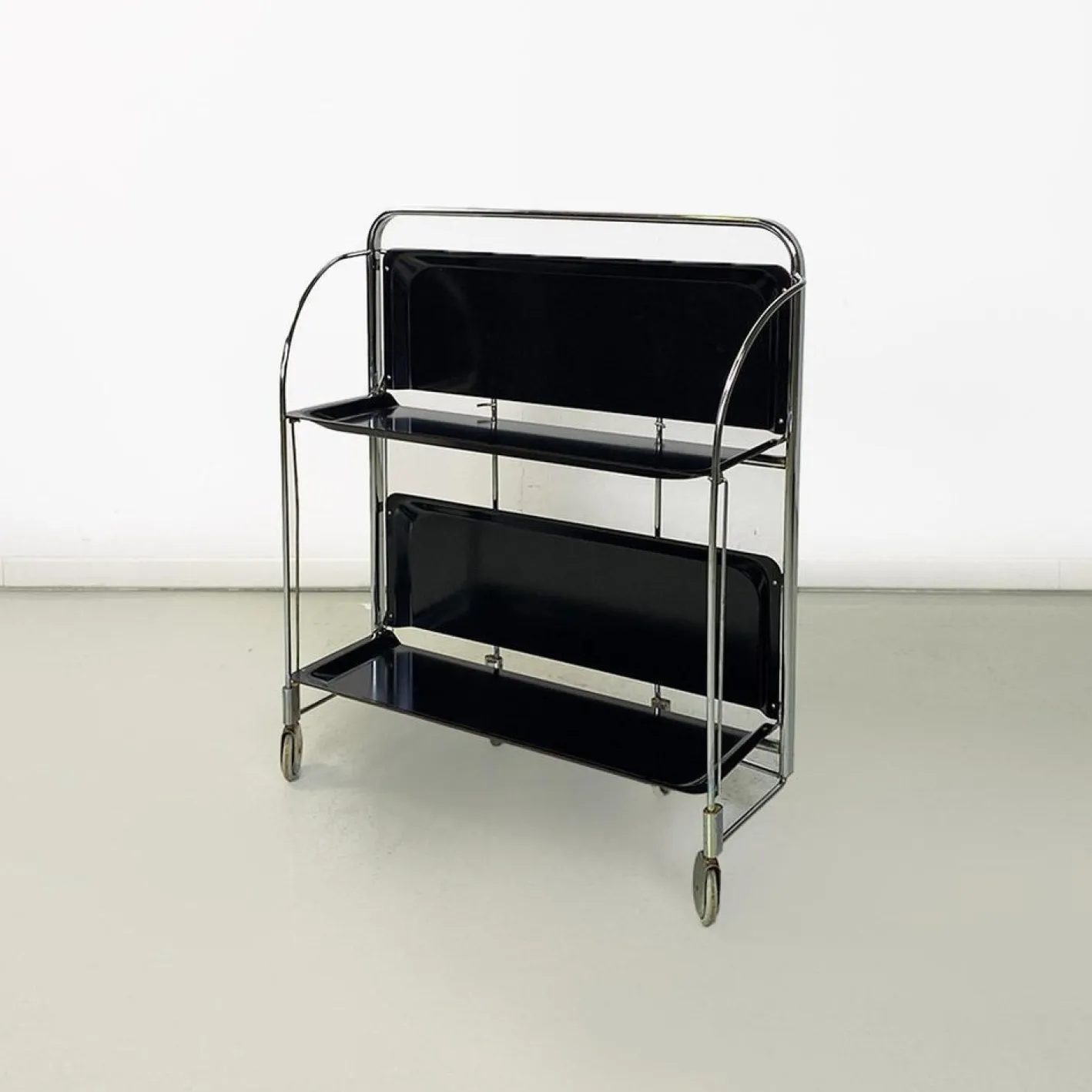 Moderner italienischer Mid-Century Servierwagen aus Metall & schwarzem Kunststoff, 1960er