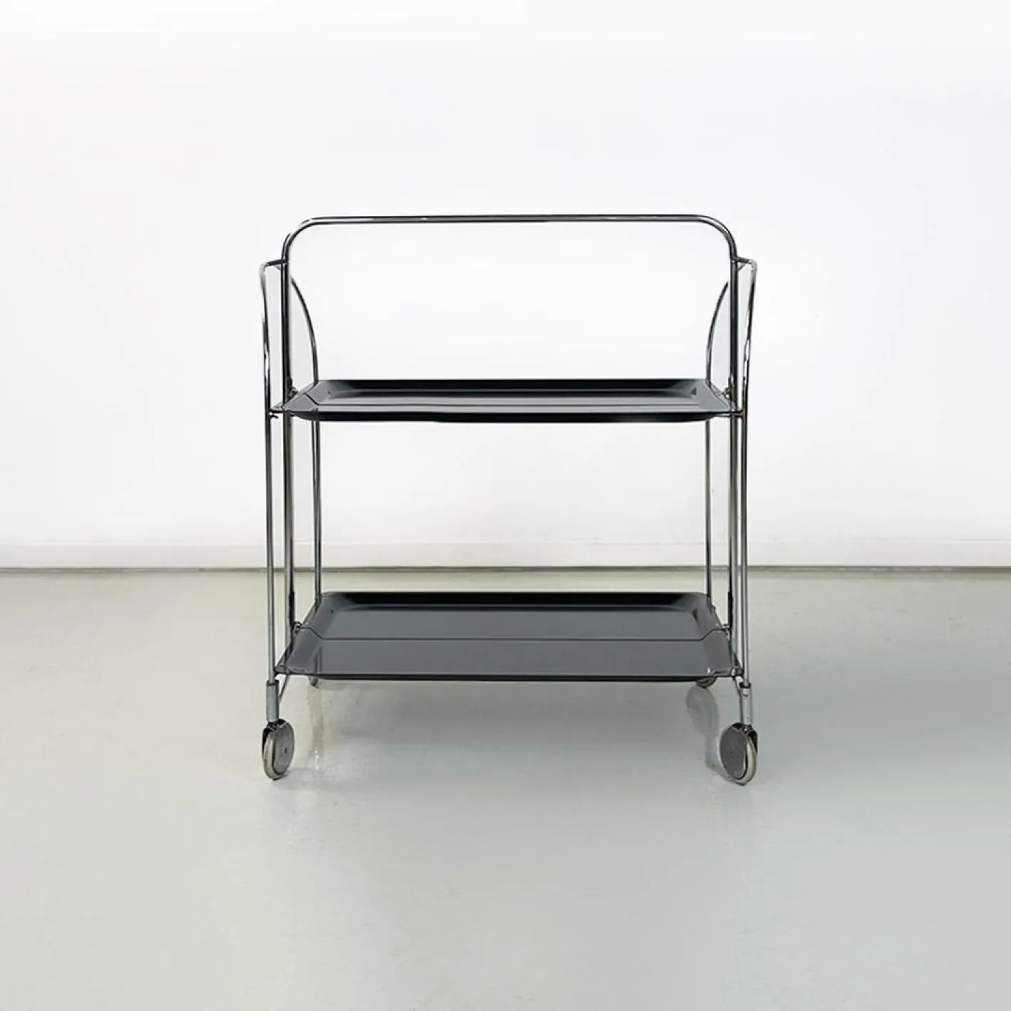 Moderner italienischer Mid-Century Servierwagen aus Metall & schwarzem Kunststoff, 1960er