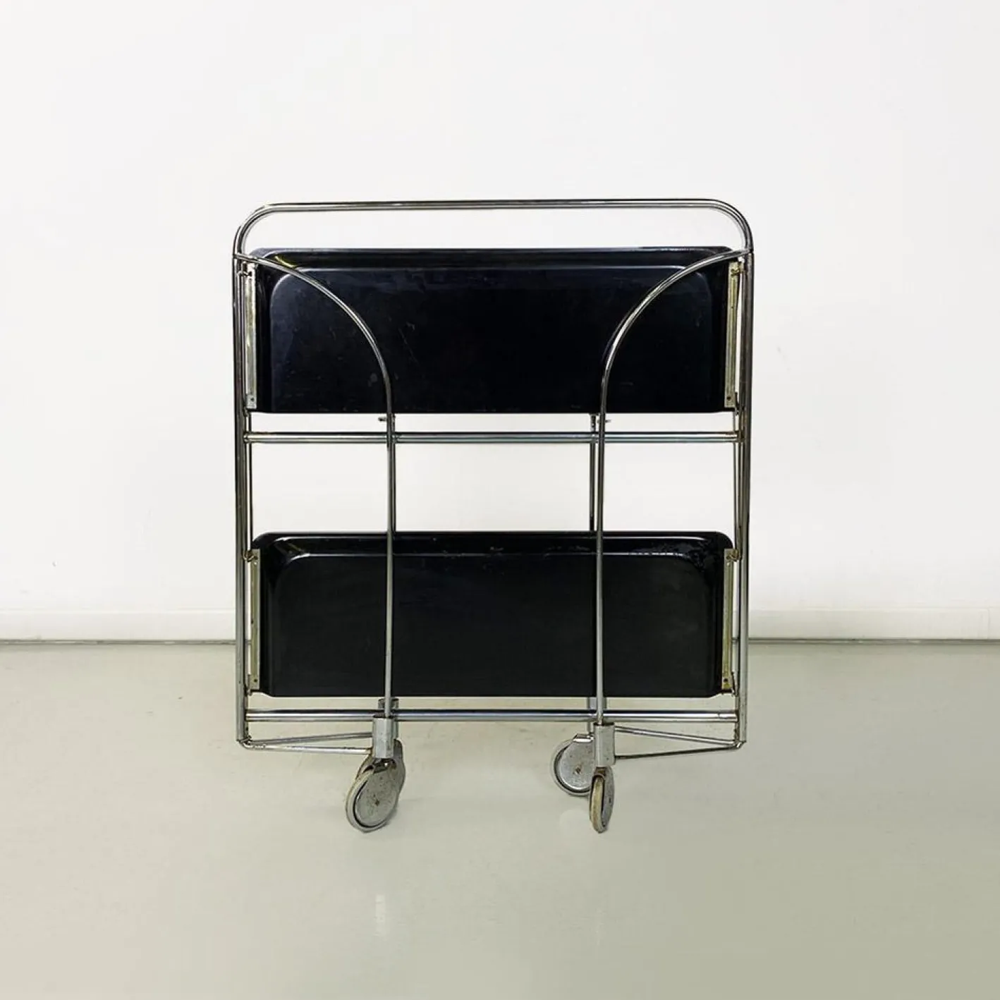 Moderner italienischer Mid-Century Servierwagen aus Metall & schwarzem Kunststoff, 1960er