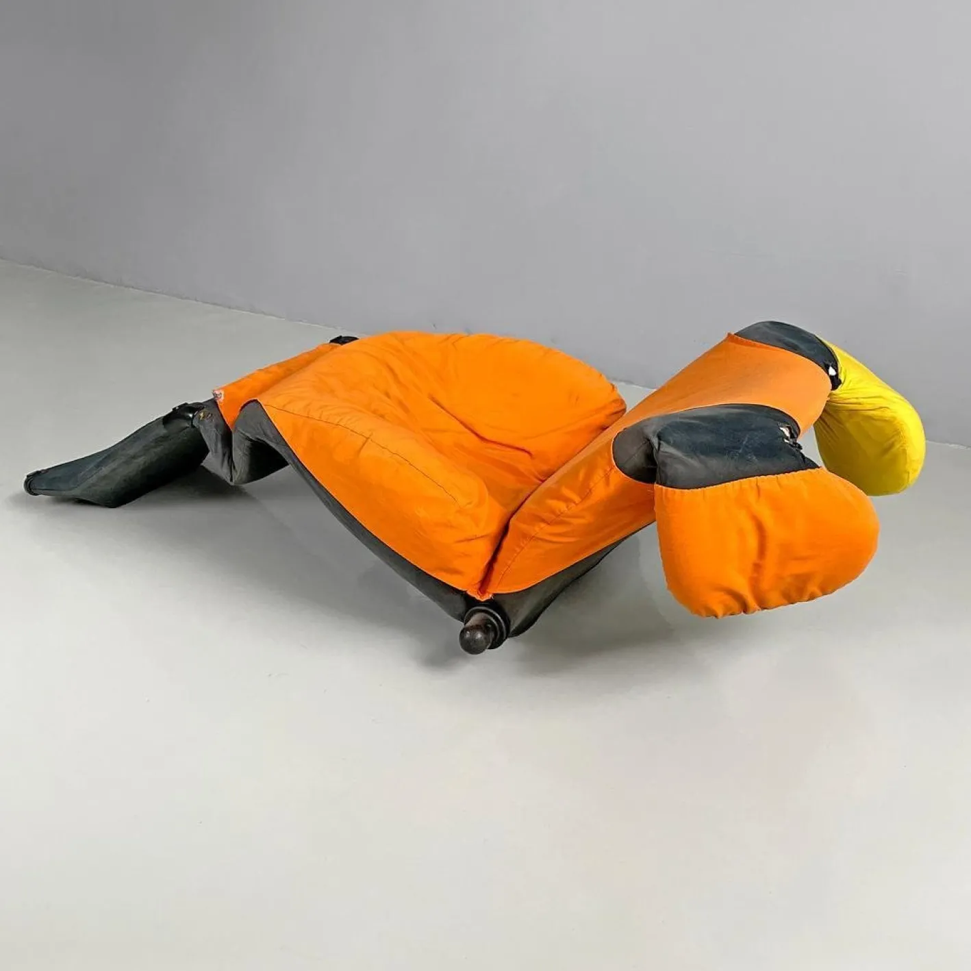Moderner italienischer Sessel oder Chaiselongue Wink Toshiyuki Kita für Cassina, 1980er Toshiyuki Kita zugeschrieben