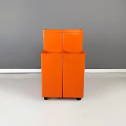 Moderner italienischer Zeichenrollenhalter aus orangem Metallblech von Neolt, 1980er
