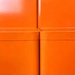 Moderner italienischer Zeichenrollenhalter aus orangem Metallblech von Neolt, 1980er