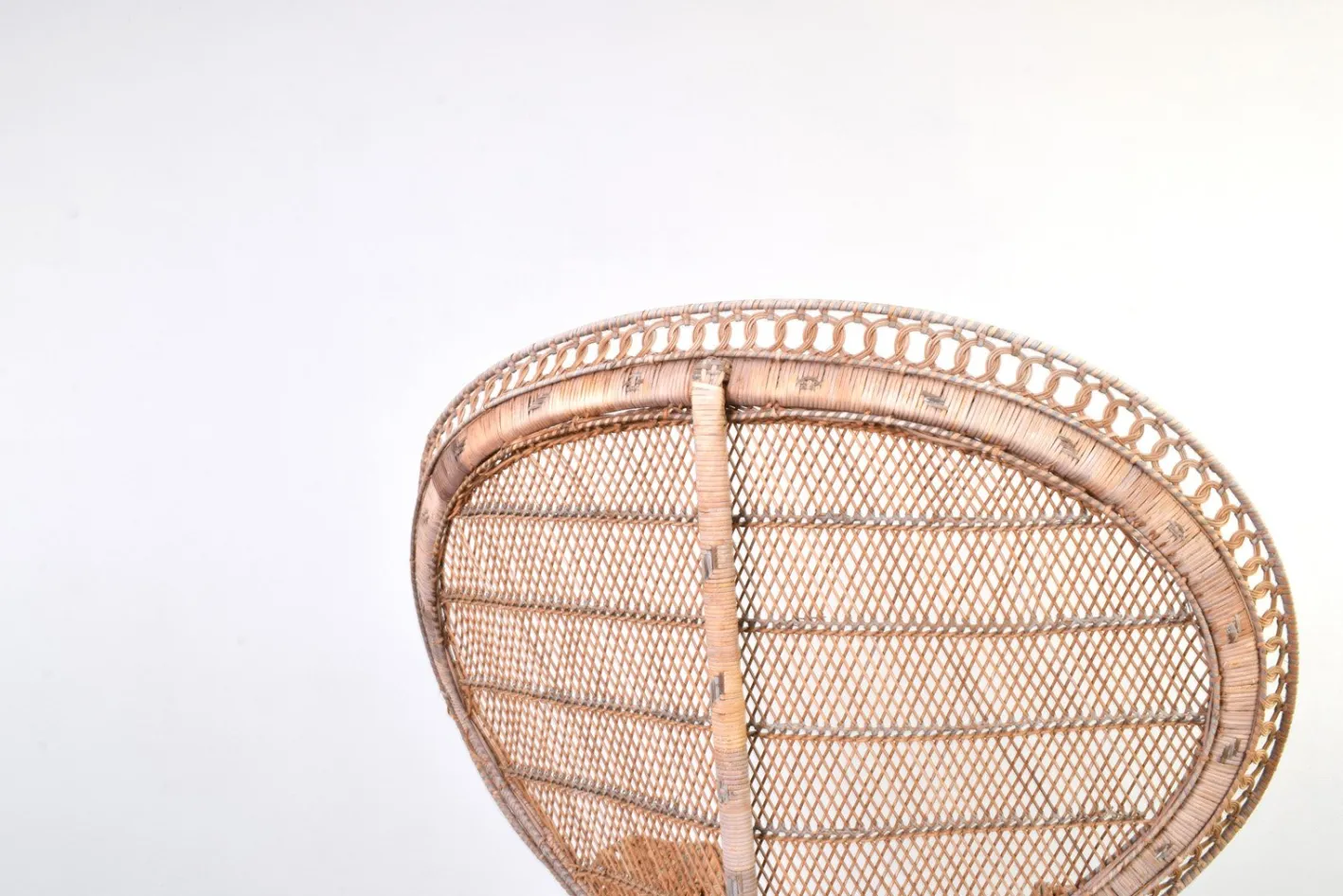 Moderner Mid-Century Peacock Emmanuelle Stuhl aus Korbgeflecht von Kok Maison, 1970er