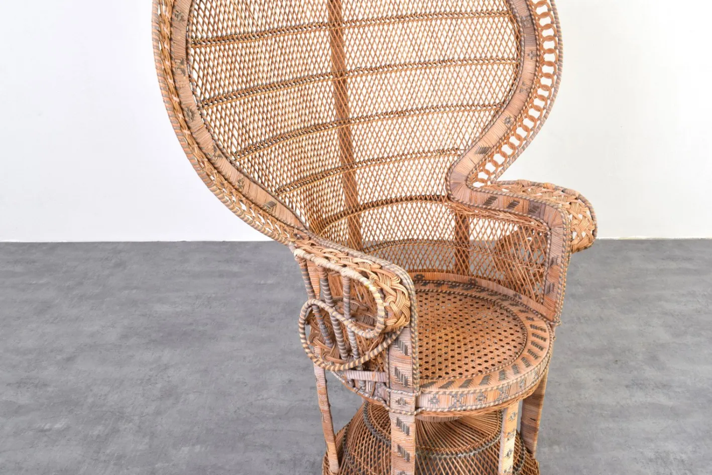 Moderner Mid-Century Peacock Emmanuelle Stuhl aus Korbgeflecht von Kok Maison, 1970er