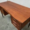 Moderner Mid-Century Schreibtisch aus Teak, Dänemark, 1970
