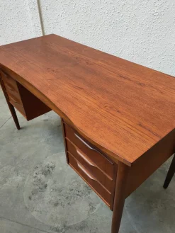 Moderner Mid-Century Schreibtisch aus Teak, Dänemark, 1970