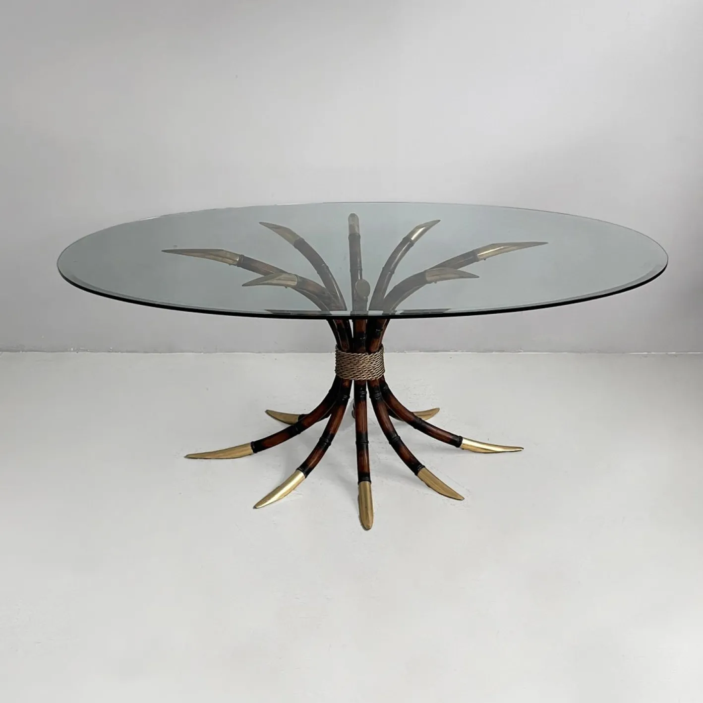 Moderner ovaler italienischer Tisch aus Bambus, Messing & Glas, 1980er