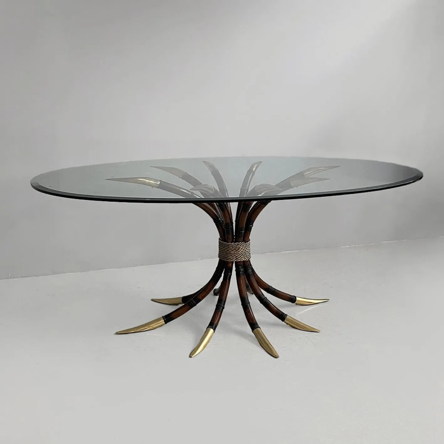 Moderner ovaler italienischer Tisch aus Bambus, Messing & Glas, 1980er