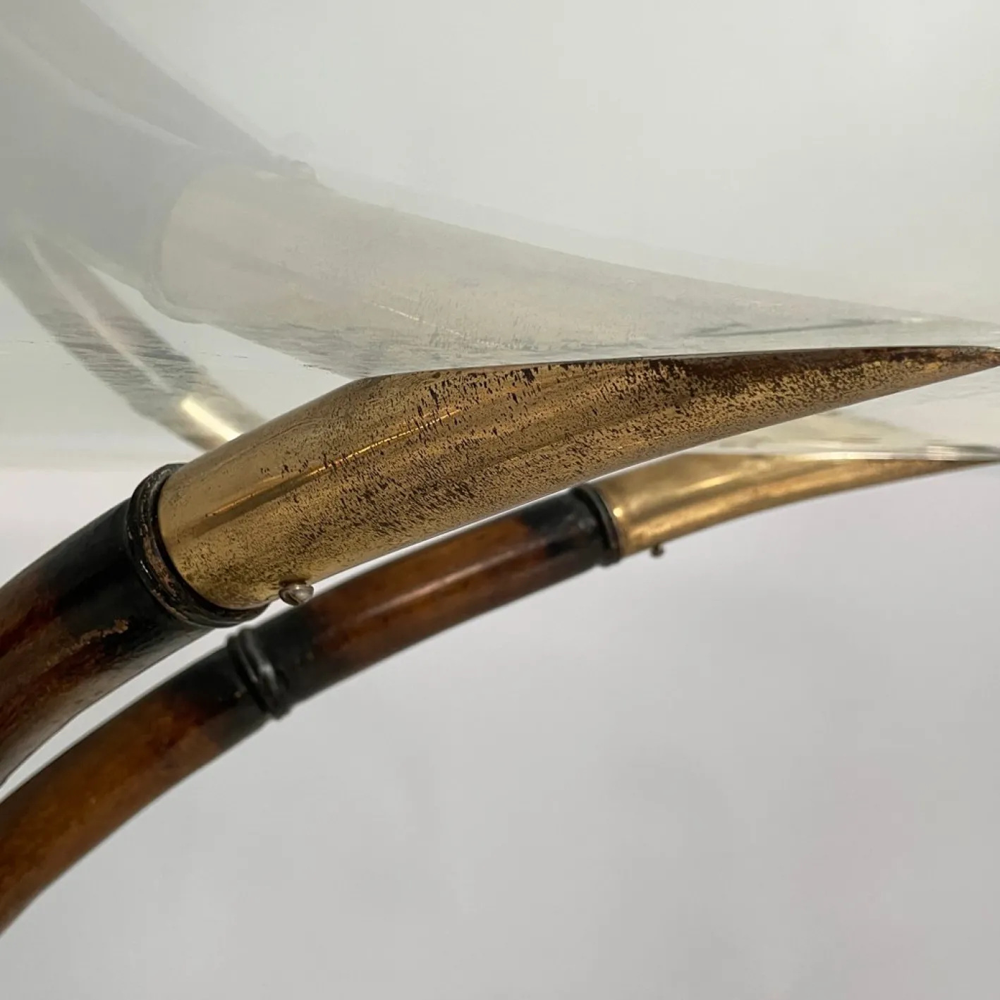 Moderner ovaler italienischer Tisch aus Bambus, Messing & Glas, 1980er
