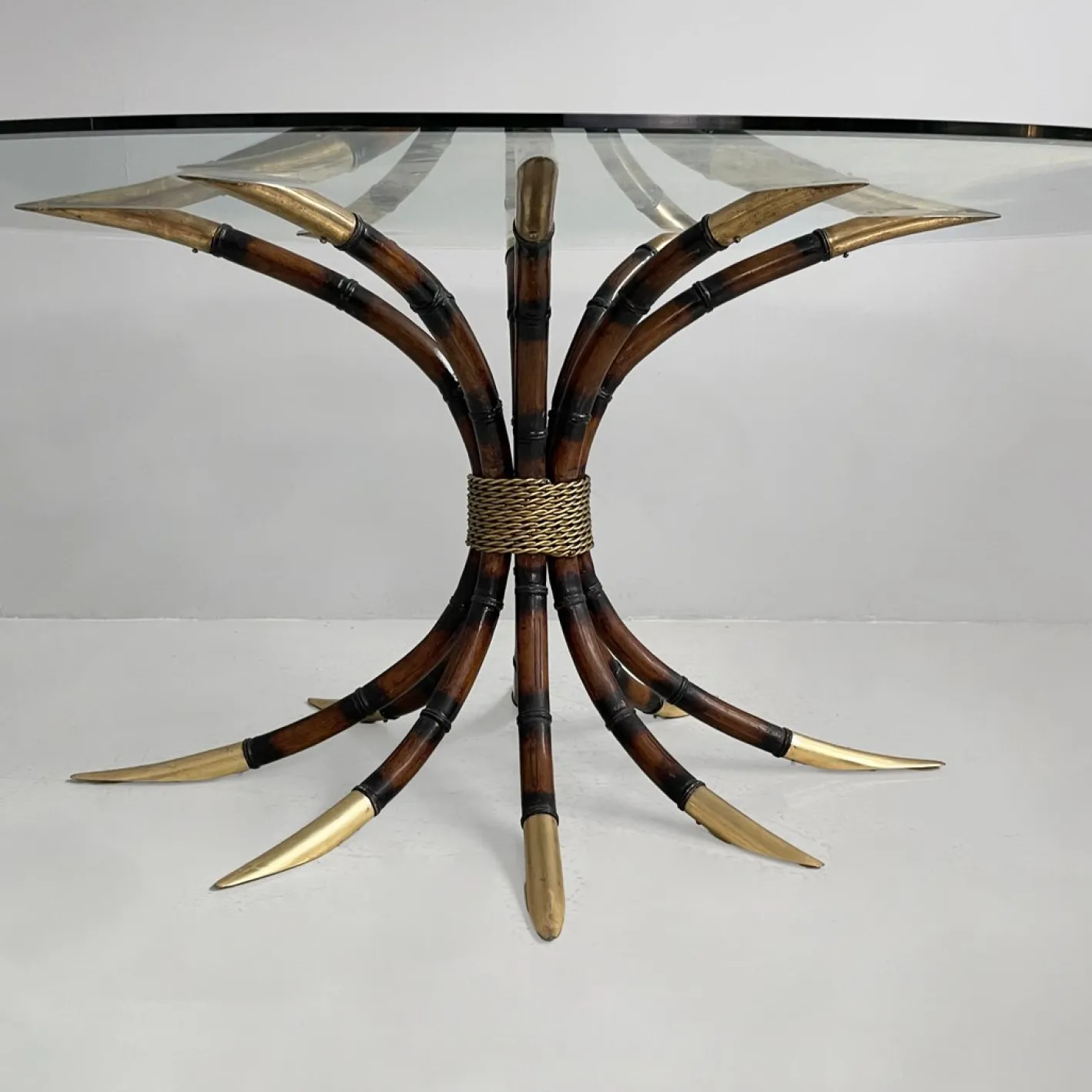 Moderner ovaler italienischer Tisch aus Bambus, Messing & Glas, 1980er