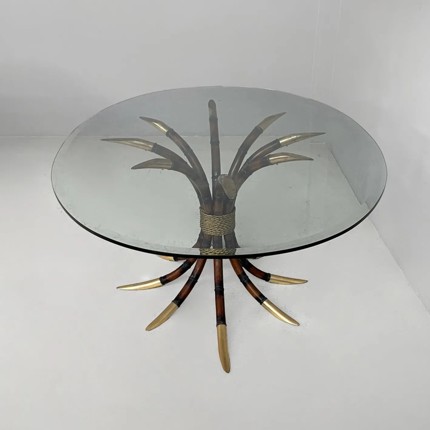 Moderner ovaler italienischer Tisch aus Bambus, Messing & Glas, 1980er
