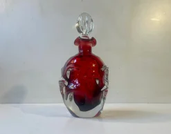Moderner schwedischer Karaffe in Rubinrot von Bo Borgström für Aseda, 1960er
