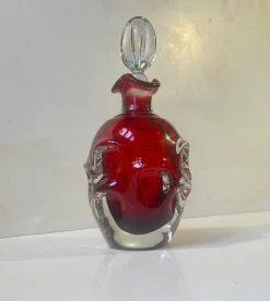 Moderner schwedischer Karaffe in Rubinrot von Bo Borgström für Aseda, 1960er