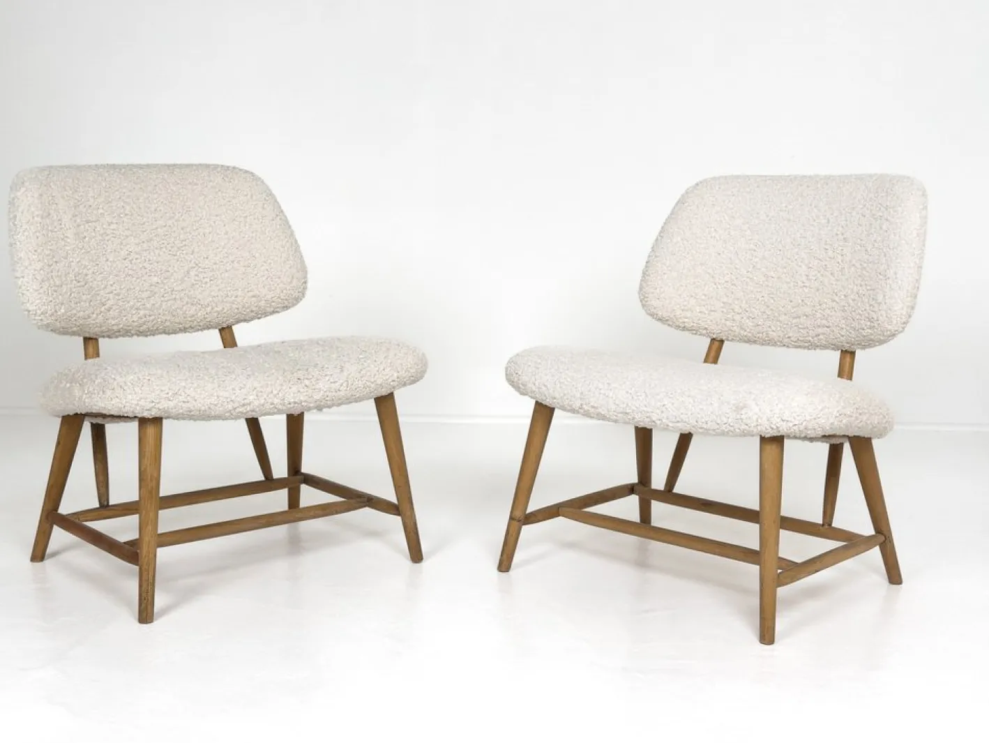 Moderne schwedische Sessel mit elfenbeinfarbenem Bouclé-Bezug von Alf Svensson, 1950, 2er Set