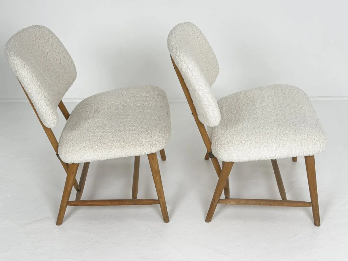 Moderne schwedische Sessel mit elfenbeinfarbenem Bouclé-Bezug von Alf Svensson, 1950, 2er Set