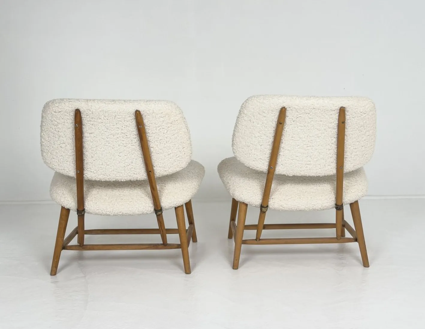 Moderne schwedische Sessel mit elfenbeinfarbenem Bouclé-Bezug von Alf Svensson, 1950, 2er Set