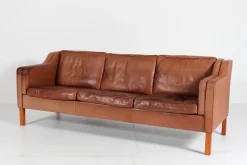 Modernes dänisches Drei-Sitzer Sofa mit patiniertem cognacfarbenem Leder von Stouby, 1980er