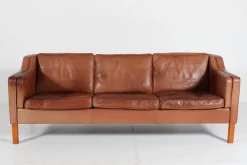 Modernes dänisches Drei-Sitzer Sofa mit patiniertem cognacfarbenem Leder von Stouby, 1980er