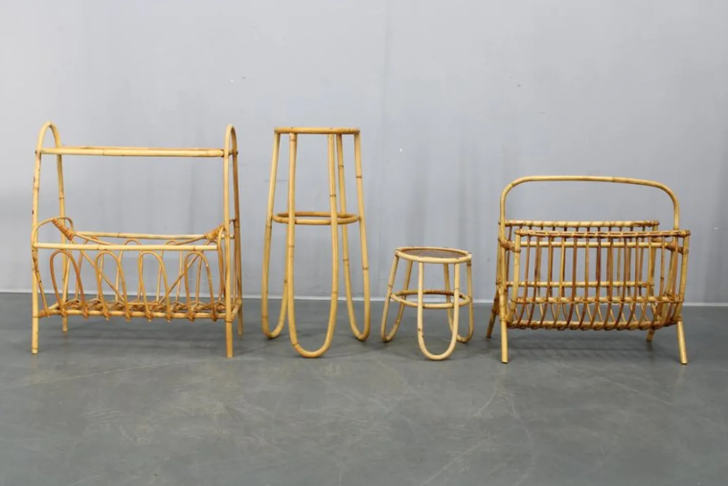 Modernes Europäisches Mid-Century Rattan Zubehörset mit Tischen und Zeitschriftenständern, 1960er, 4 . Set