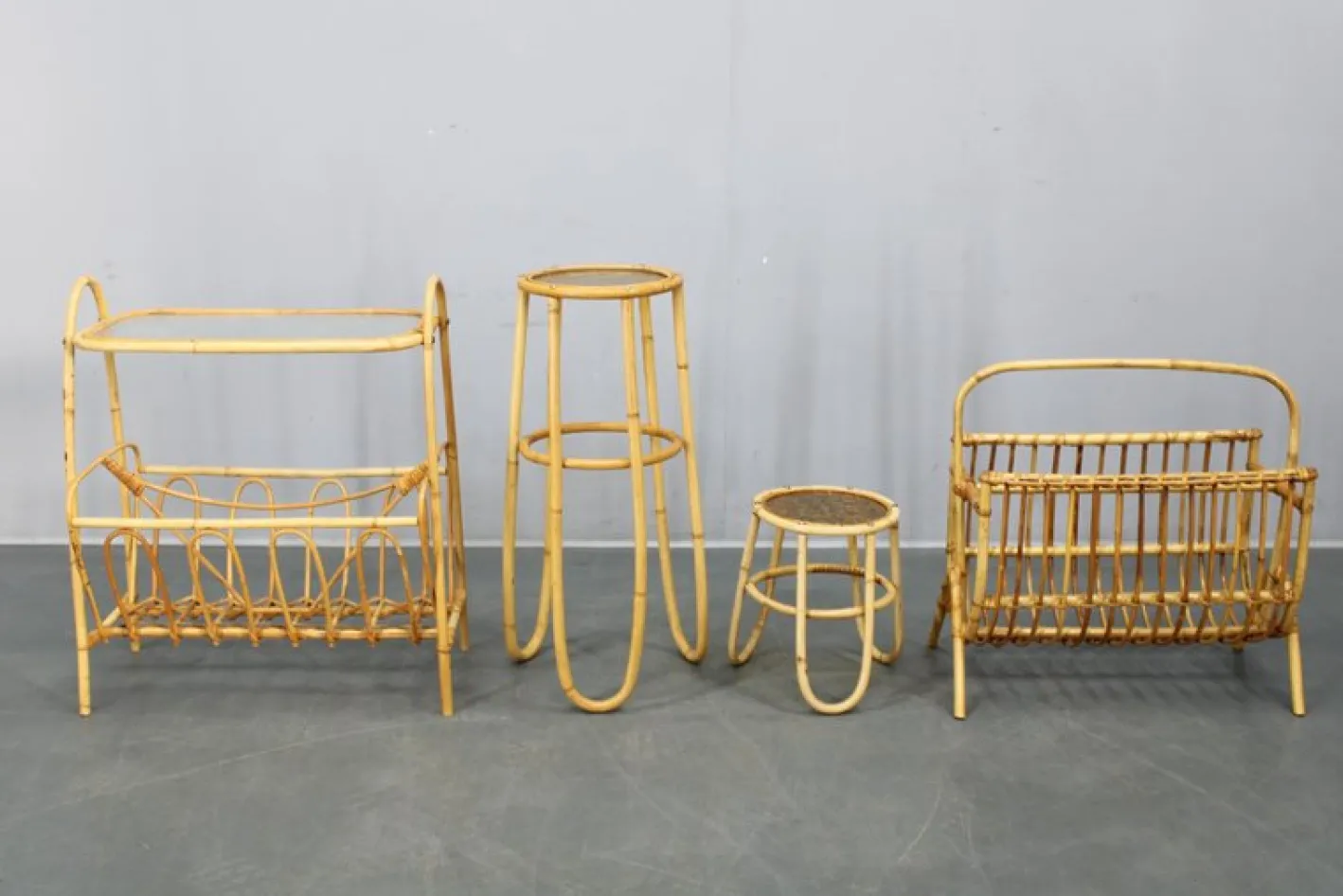 Modernes Europäisches Mid-Century Rattan Zubehörset mit Tischen und Zeitschriftenständern, 1960er, 4 . Set