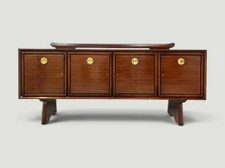 Modernes italienisches Mid-Century Sideboard aus Nussholz mit Messingmedaillons von Paolo Buffa, 1950er