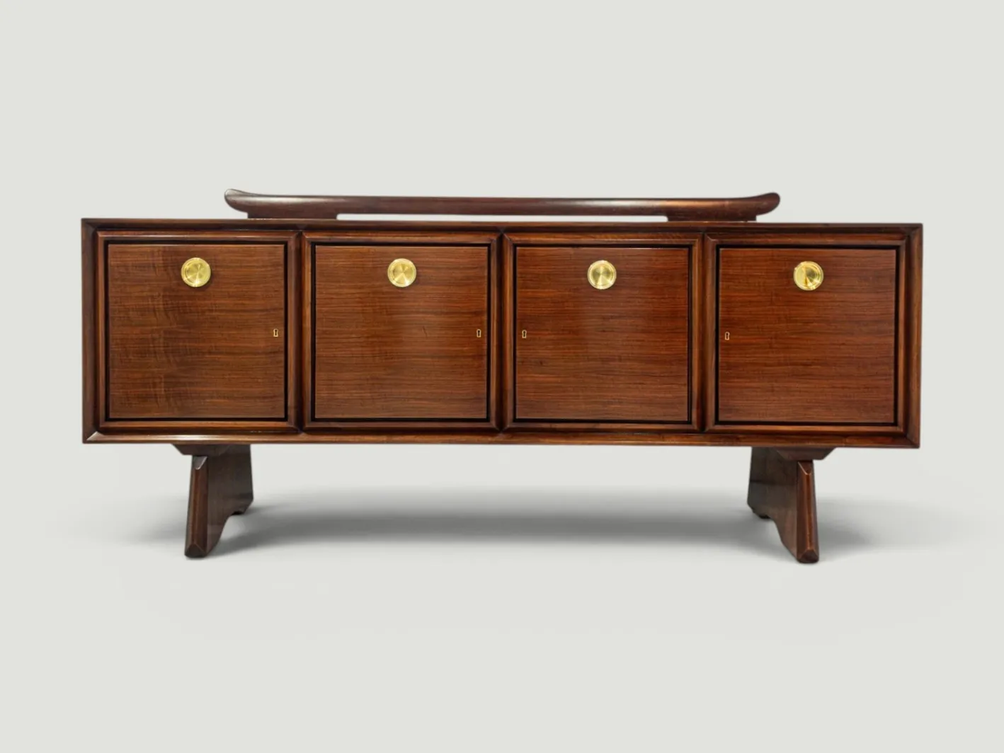 Modernes italienisches Mid-Century Sideboard aus Nussholz mit Messingmedaillons von Paolo Buffa, 1950er
