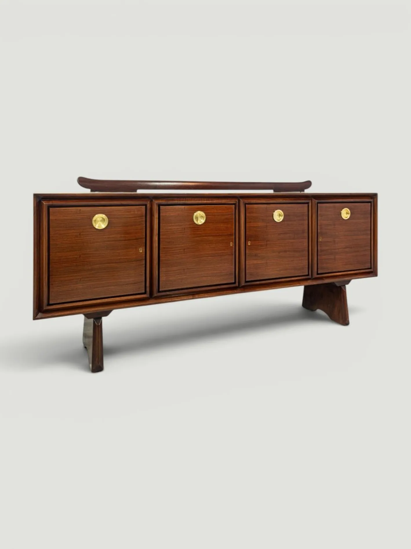 Modernes italienisches Mid-Century Sideboard aus Nussholz mit Messingmedaillons von Paolo Buffa, 1950er