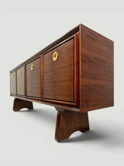 Modernes italienisches Mid-Century Sideboard aus Nussholz mit Messingmedaillons von Paolo Buffa, 1950er